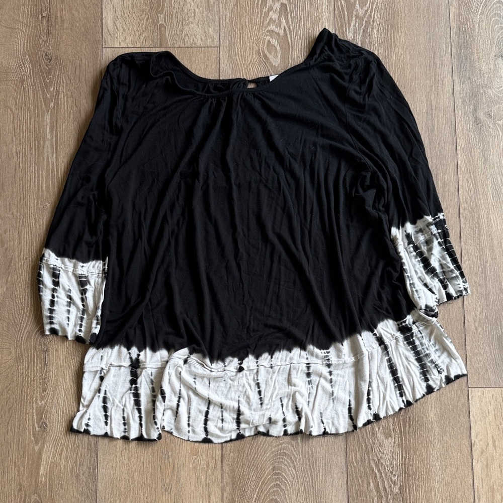 Time and Tru Black and White Long Sleeve Top